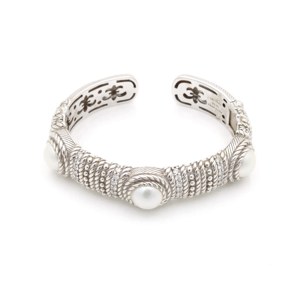 ♥️SOLD♥️JUDITH RIPKA Sterling Triple Mabe Pearl Hinged Cuff